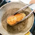 Perché versare il succo di limone in padella prima di